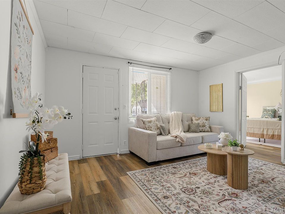19050 Melrose Ave, photo 5