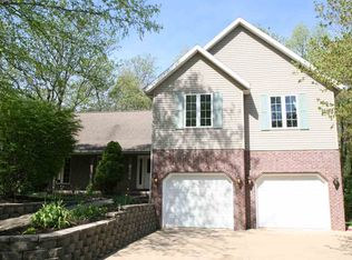 10 Sussex Ct, Mackinaw, IL