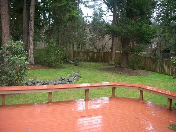 4th image of 974 N West Camano Dr
