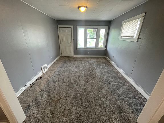 3rd image of 9917 Manor Ave #2