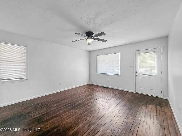 107 Ann Dr — Photo 5