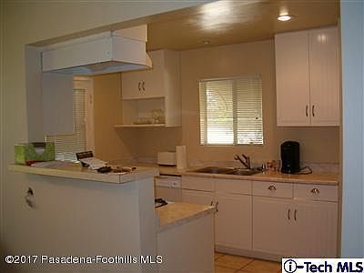 2nd image of 2900 Paloma St