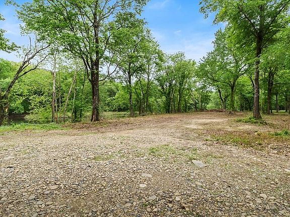 2nd image of 139 Rivers Edge Ln