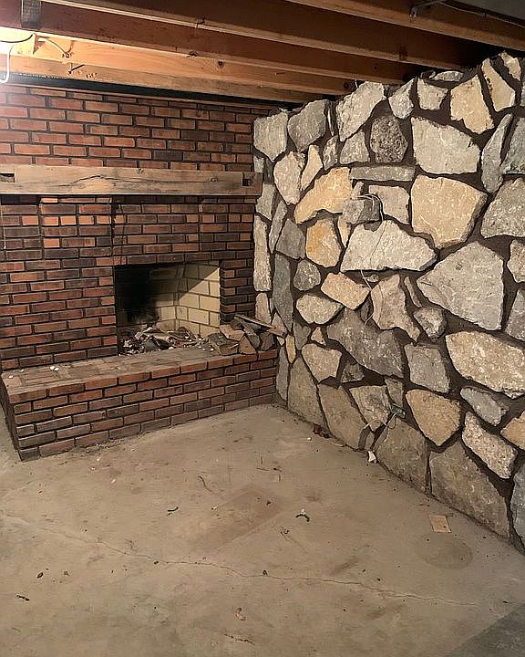 Fireplace in base 