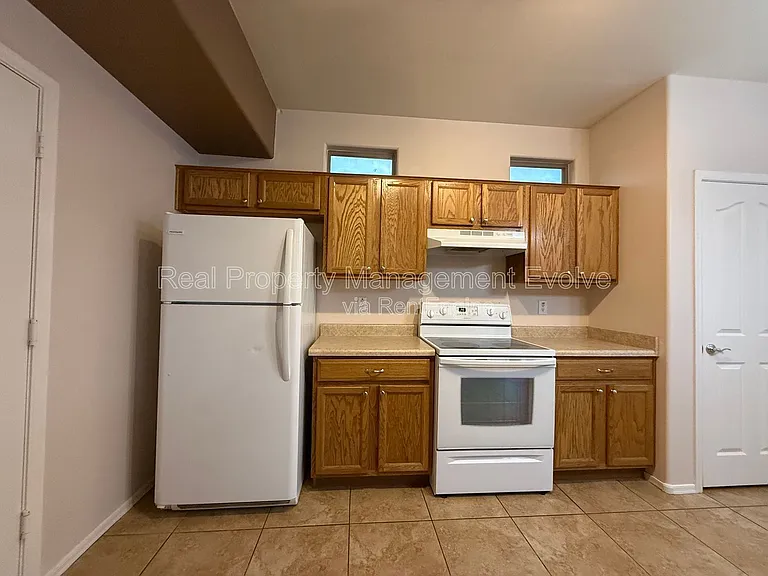 9854 E Escondido Ave — Photo 8