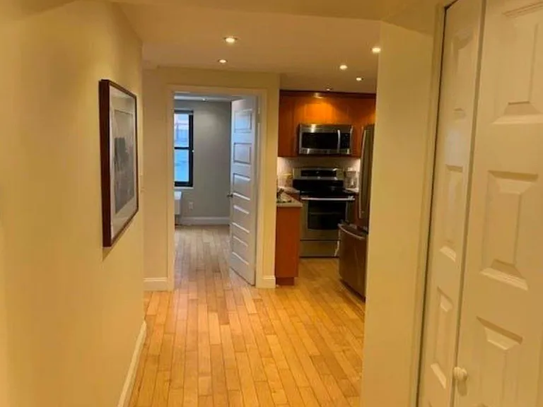 220 W Broadway #104 — Photo 10