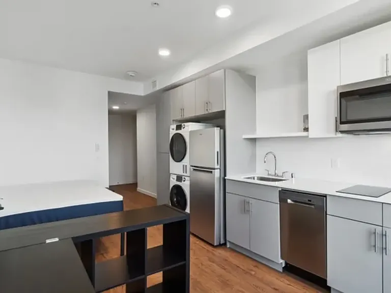 Madrone Passive House, Bright Homes in Walkable Central District Location with W/D in Unit and NE... — Photo 33