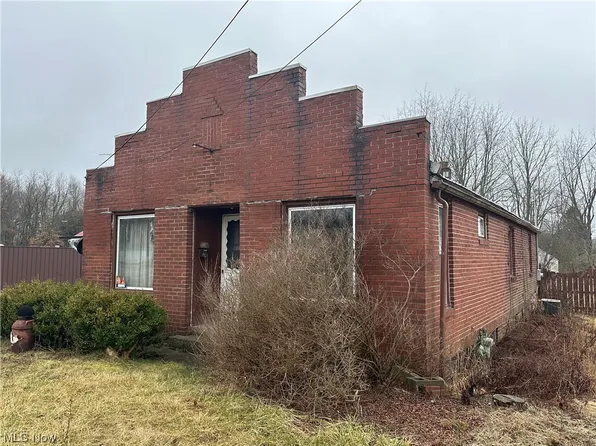 7905 Waynesburg Dr SE, Waynesburg, OH 44688