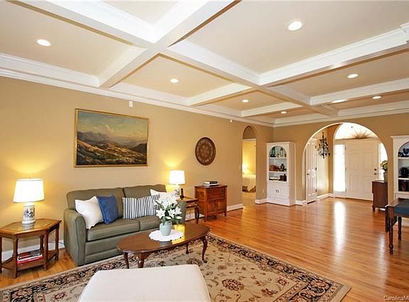 5th image of 114 Knollcrest Ln