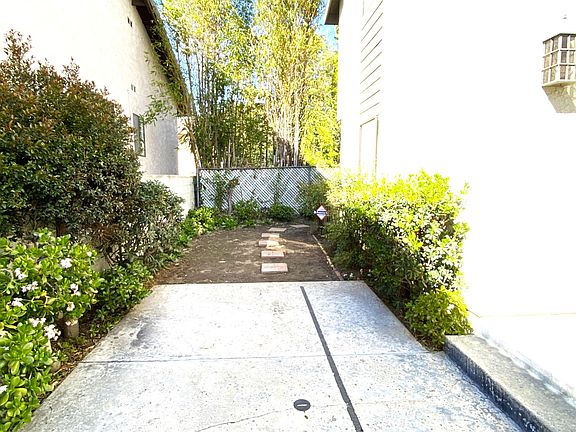 3rd image of 1113 Magnolia Ave APT 5
