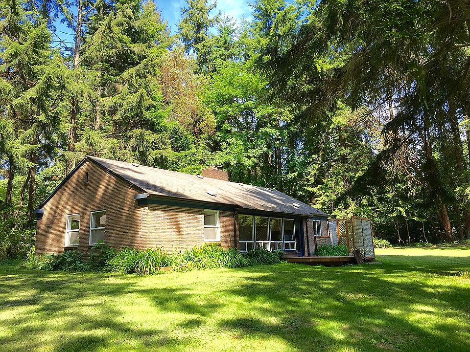 2nd image of 10784 Falk Rd NE