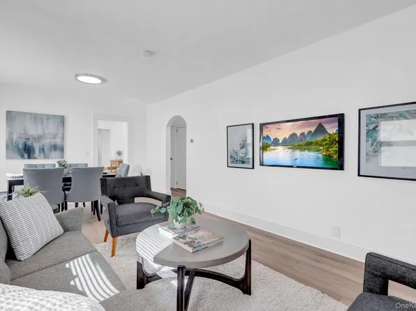 5 2nd Place, Roosevelt, NY 11575