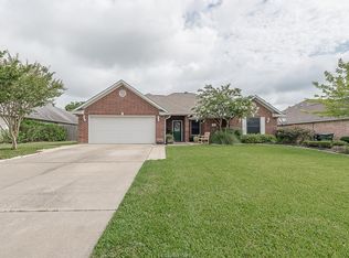 3915 Brighton Dr, Bryan, TX 77802