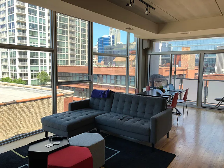 630 N Franklin St #811 — Photo 7