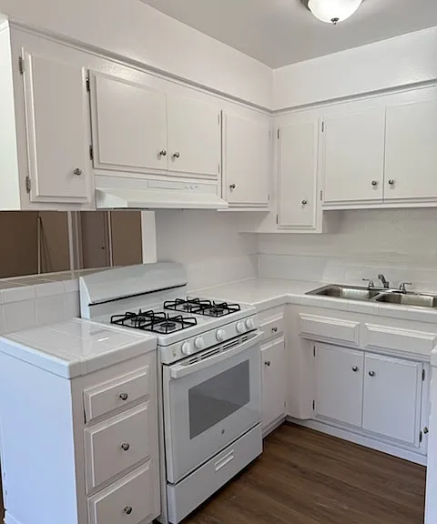 Claridge House Apartments — Photo 8