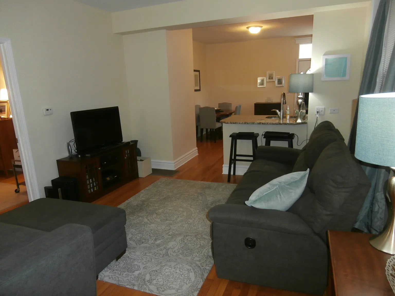 4955 N Damen Ave — Photo 3