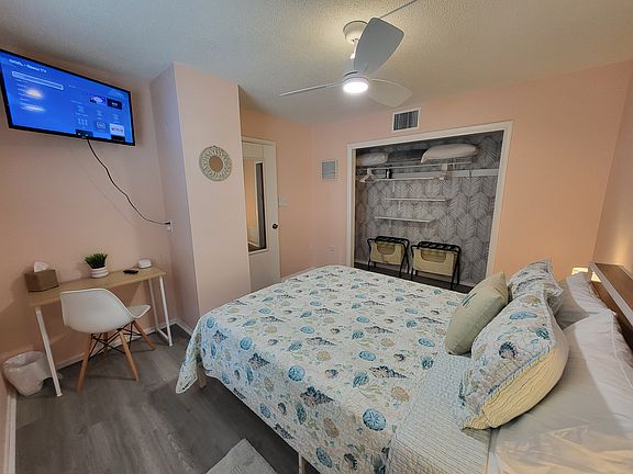 4th image of 125 Avenida Veneccia Unit 4