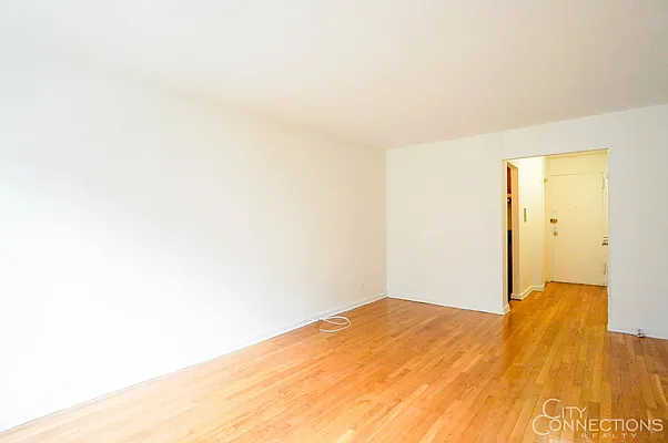 Rented by City Connections Realty | media 14