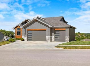 5810 NW Barn Hill Rd, Kansas City, MO 64152