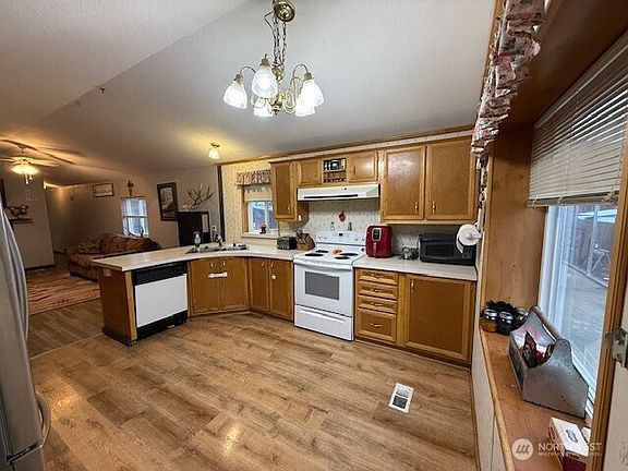 2nd image of 345 NE Della Avenue