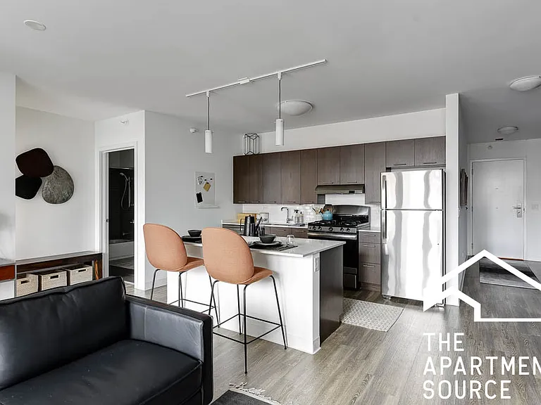637 Wells 1bed 1bath — Photo 1