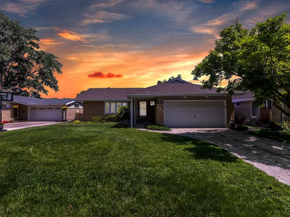 265 Terry Ln, Villa Park, IL 60181