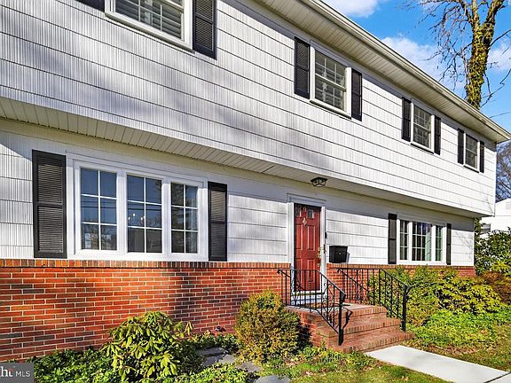 2nd image of 9 Rydal Dr