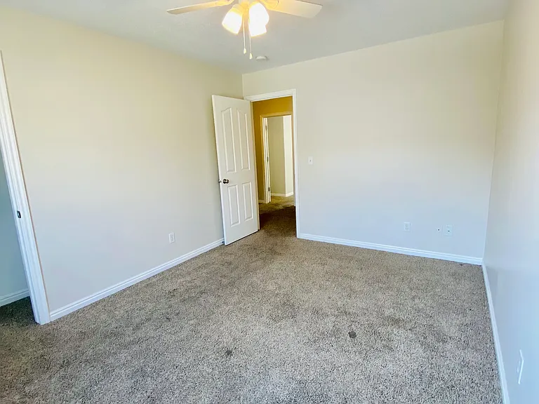 428 E Park Oak Pl — Photo 2