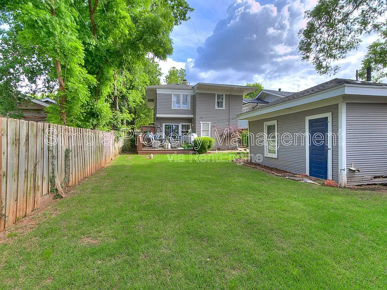 223 NW 21st St — Photo 39
