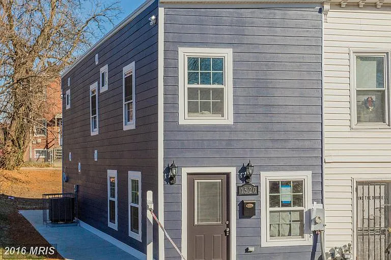 1520 Levis St NE photo 1