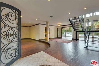 4th image of 5061 Gaviota Ave
