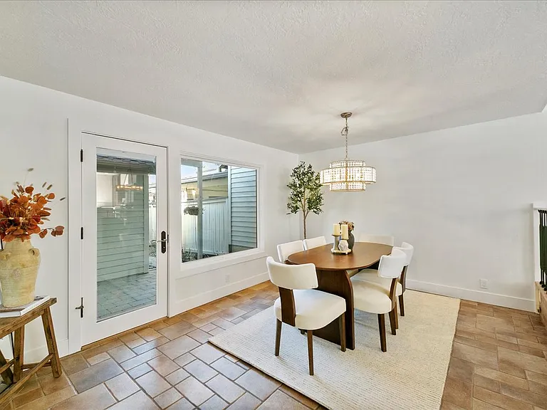 459 S Walnut St — Photo 15