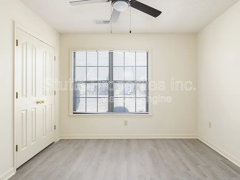Creekside Apartments — Photo 61
