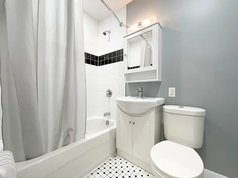 90 Jameson Ave — Photo 6