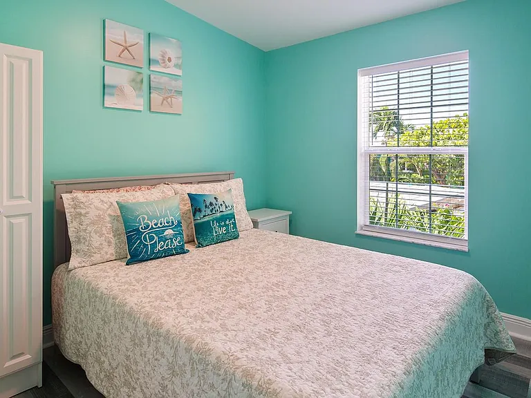 32 Beach Dr — Photo 12