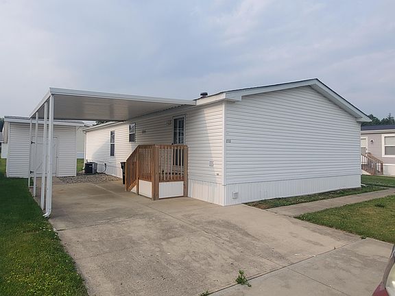 Exterior Image-2-Northridge C32 Camelot Village