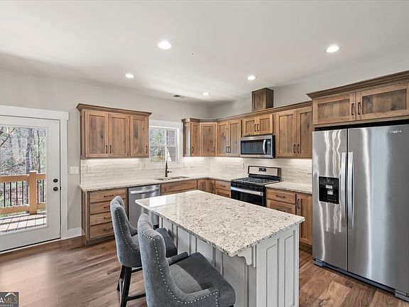 3rd image of 85 Frances Dr