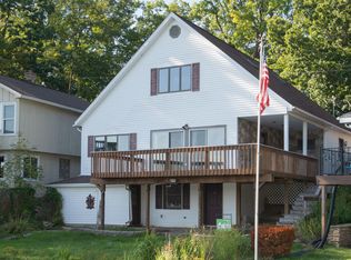 11901 Lakeway Dr, Plainwell, MI 49080