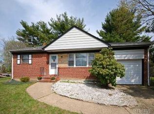 1 Edna Dr, Syosset, NY 11791