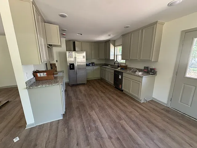 1300 Parnell St — Photo 2