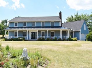 611 Thrall Ave, Suffield, CT 06078