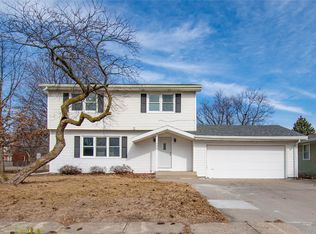 195 Gray Ave, Waukee, IA 50263