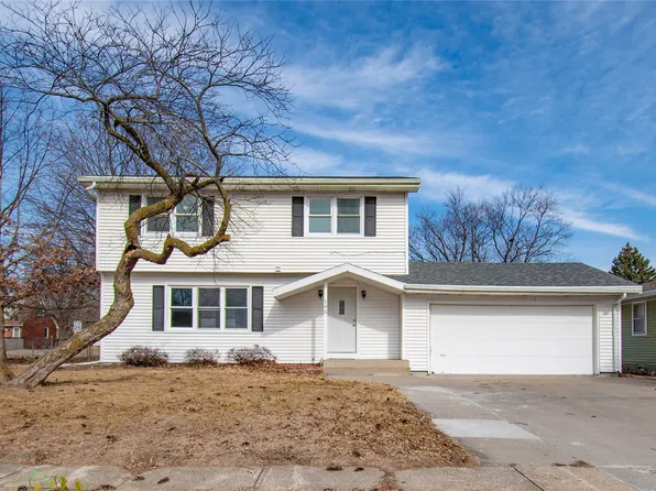 195 Gray Ave, Waukee, IA 50263