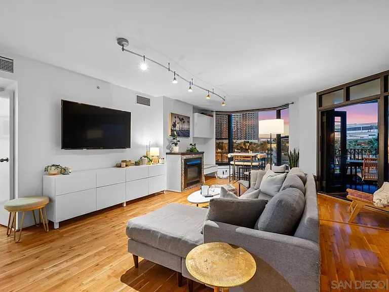 500 W Harbor Dr #504 — Photo 8