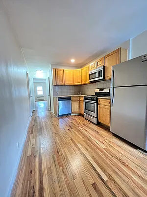 Sold by Remax City Square | media 17