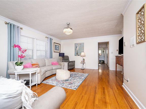 3rd image of 401 S Glassy Mountain Rd