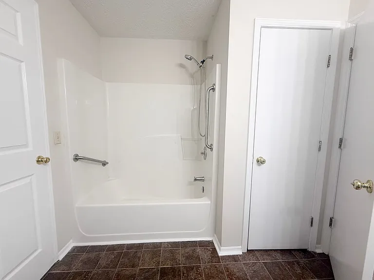 285 E Main St — Photo 17