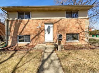 32610 Maplewood St, Garden City, MI
