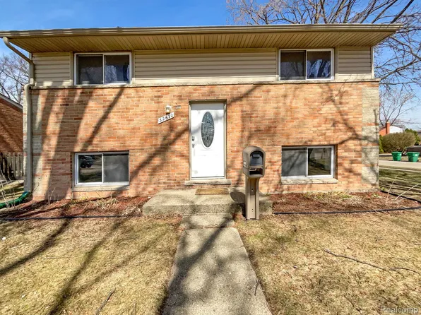 32610 Maplewood St, Garden City, MI 48135