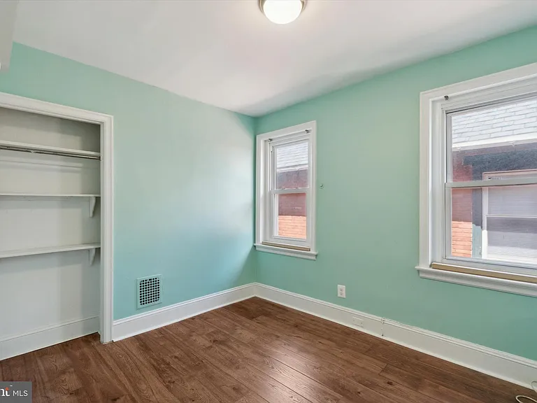 925 County Line Rd — Photo 11